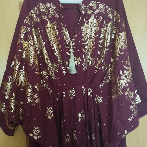 Arabic style kaftan burgundy with gold print, like new, plus size