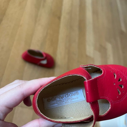 Early Days toddler shoes size 4/20 like new