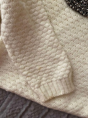 White pullover with embroidered collar used