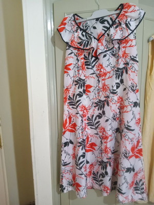 Φόρεμα καλοκαιρινό μέγεθος medium polyester σαν καινούργιο