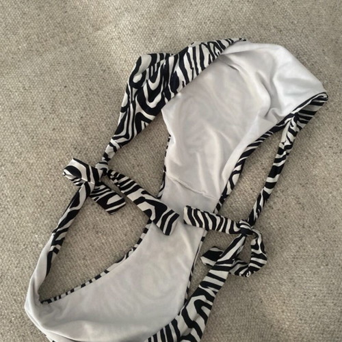 Calzedonia swimwear set of 3, like new, sizes S/M, black and white