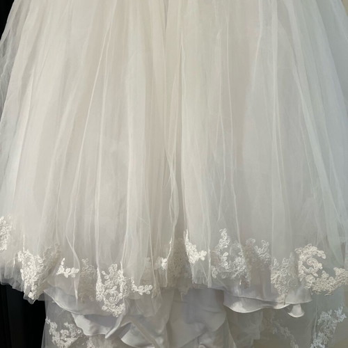 Wedding dress with veil like new, French lace, size S