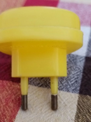 Night light yellow like new