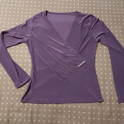 Women's purple wrap blouse like new with small jewel, size S