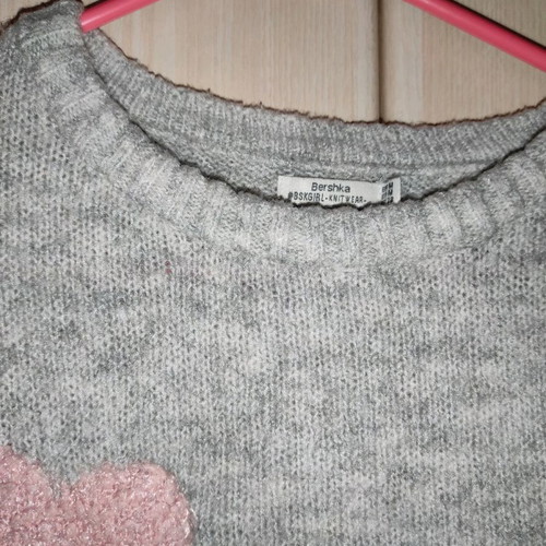 Knit sweater used with hearts, gray, size M