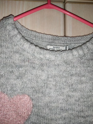 Knit sweater used with hearts, gray, size M