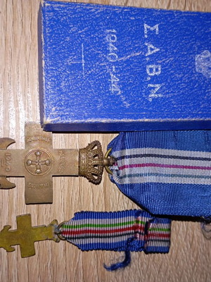 Navy medals 1940-1944 used with miniature and box