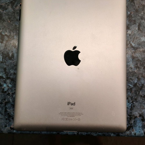iPad 2 A1395 16GB used with screen scratch and charging cable