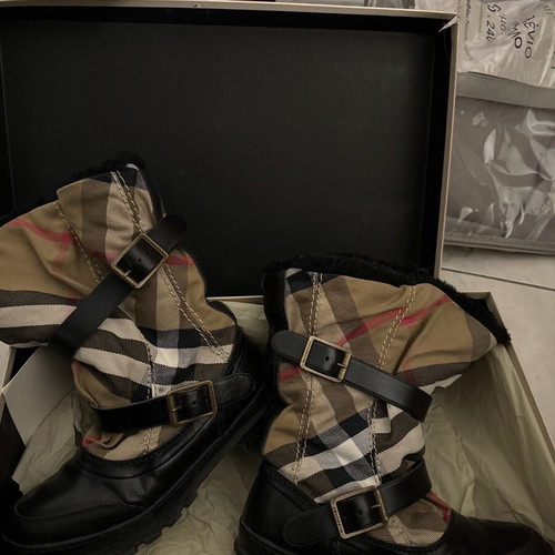 Burberry boots with fur lining like new, size 37, black-beige