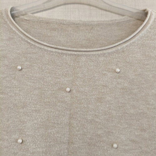 Women's beige knitted sweater with pearls size M like new