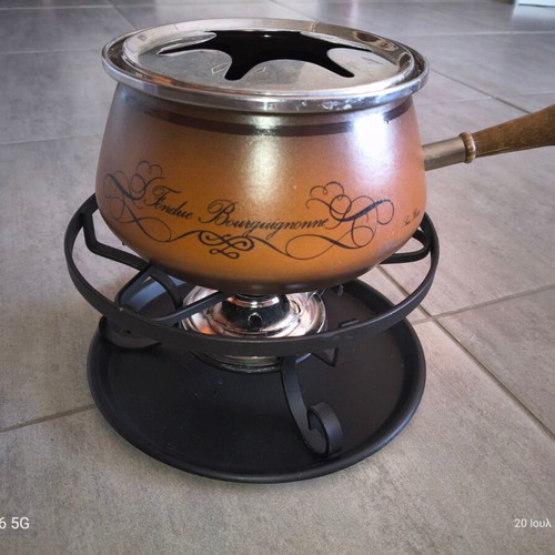 Fondue Bourguignonne set used with base and burner