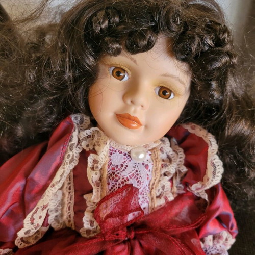 Leonardo Colection porcelain collector dolls like new