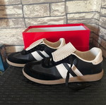 Sneakers size 37 like new, black and white with tongue design
