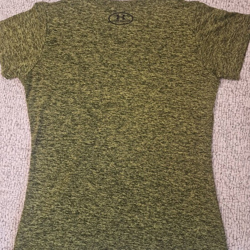 Under Armour Heat Gear workout shirt like new, size XL, green