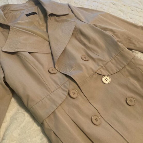 Beige NoLarge trench coat like new with two pockets