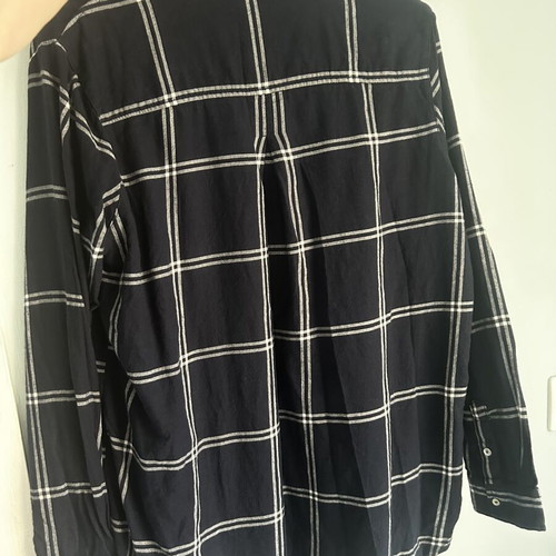 H&M shirt like new, warm and long, size M, white and blue