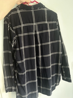 H&M shirt like new, warm and long, size M, white and blue