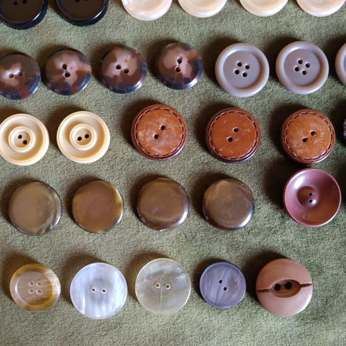 Vintage Retro Buttons set of 77 with 20 fabric buttons gift like new