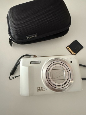 Olympus camera like new with Hama case and 16GB memory