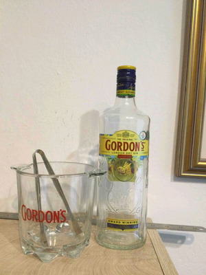 Промоционален артикул със събирателна бутилка Gordon's като нов