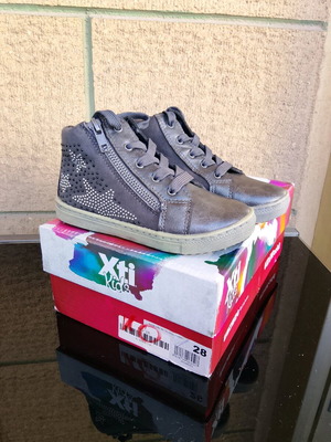 Xti Kids Boots Size 28 Like New Gray Silver