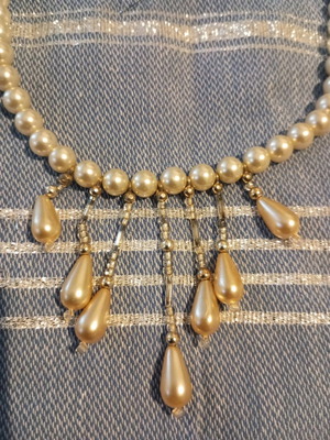 Italian pearl necklace like new with teardrop pearls
