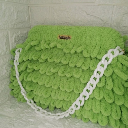 Puffy shoulder bag large light green new with gold chain and scrunchie