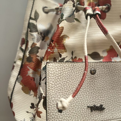 Verde shoulder bag like new, white with multicolor floral design