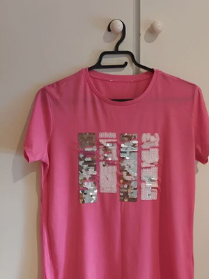 T-shirt with white and silver sequins used, pink color