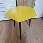 Coffee table used, small three-legged