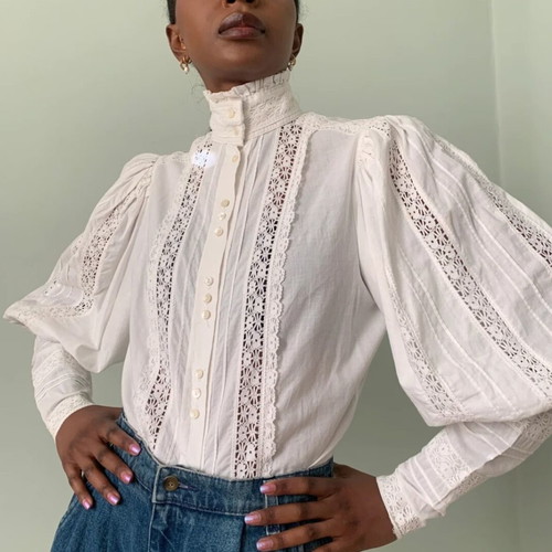 Laura Ashley vintage blouse 1970, cotton with lace, mother of pearl buttons