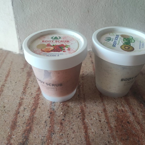 Body scrub set 2x200mg with kiwi, aloe vera, pomegranate, shea butter