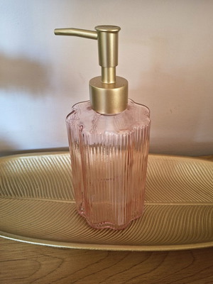 Glass soap dispenser, pink