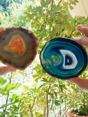 Set of 2 natural agates, minerals