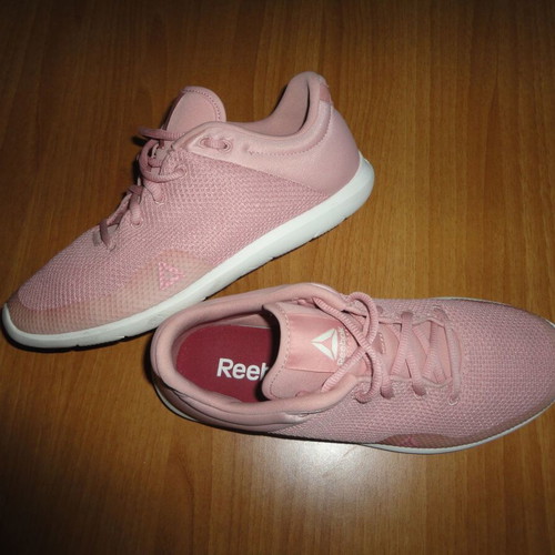 Reebok women's sports sneakers size 39 like new, pink