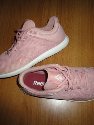Reebok women's sports sneakers size 39 like new, pink