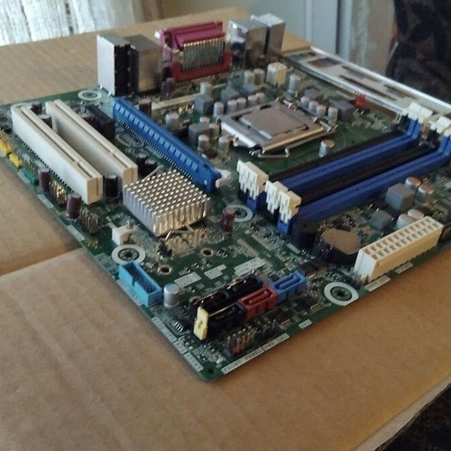 Intel Desktop Board DB75EN motherboard like new, Socket LGA1155
