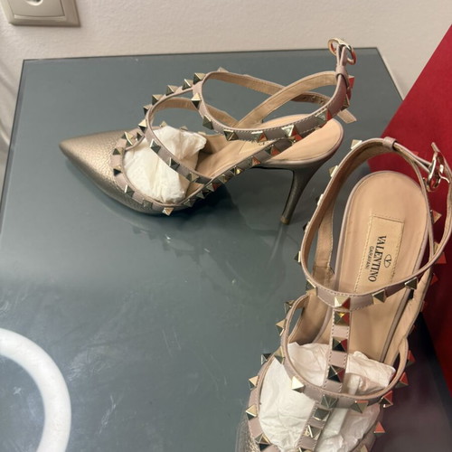 Valentino Garavani Rockstud ankle strap pumps, gold metallic, size 38