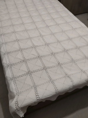 Knitted super double blanket like new