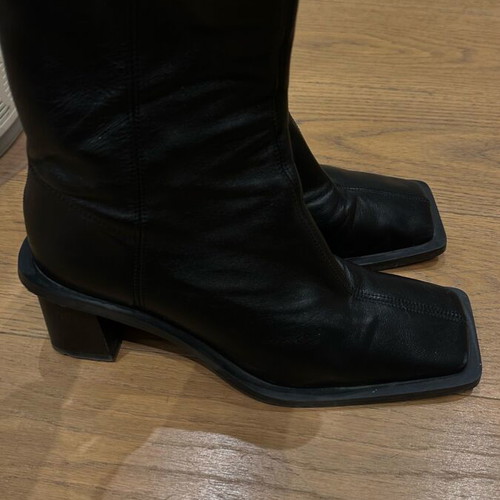 Zara black leather boots like new, size 39