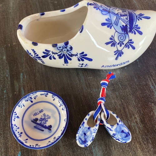 Vintage decorative shoe and miniature porcelain Delft new