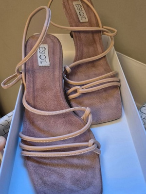 Esiot sandals 37 nude like new