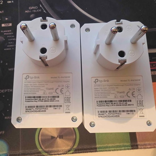 TP-Link TL-PA7027P kit like new