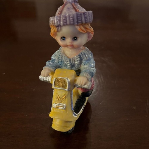 Vintage decorative items and crystals used