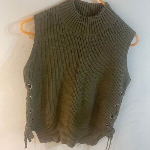 Wool sleeveless top olive like new, size M