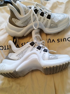 Louis Vuitton αθλητικά παπούτσια σαν καινούργια, μέγεθος 38, πάτος 24,5 εκ.