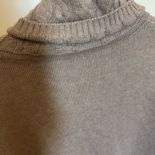 Women's beige turtleneck sweater like new, size M