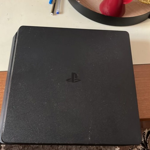 PlayStation 4 slim 500GB σαν καινούργιο με extra SSD 1TB και 6 παιχνίδια