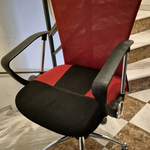 Sato swivel office chair like new