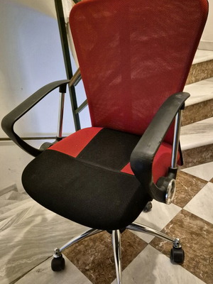 Sato swivel office chair like new